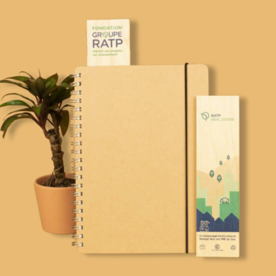 Marque page publicitaire en bois goodies ecoresponsable Chez DD